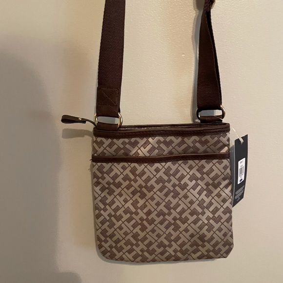 NWT Tommy Hilfiger Crossbody bag - Picture 9 of 9